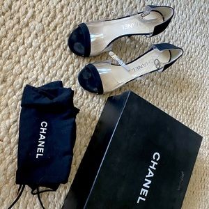 Chanel open-toe heeled sandals (37.5)